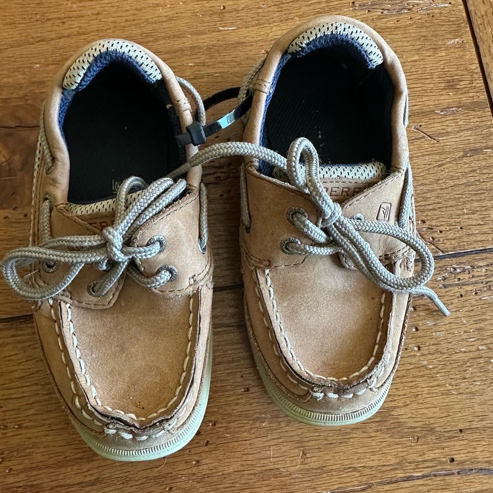Toddler Boy 9C boys Lanyard shoe